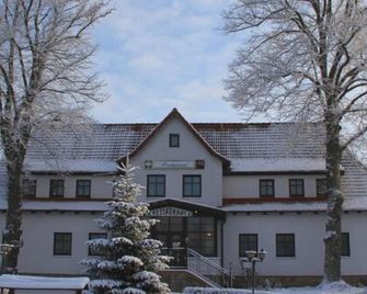 Land gut Hotel Hermann - רוסטוק - בניין