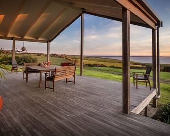 Lincoln Green Farm Stay - Penneshaw - Balcony