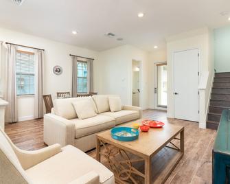 Margaritaville Cottages Orlando by VStays - Four Corners - Living room