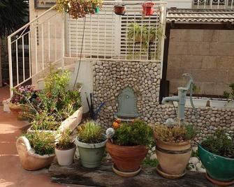 Luxury South West Jerusalem Garden Appt nestled next to Jerusalem's Pine Forest - Jérusalem - Extérieur