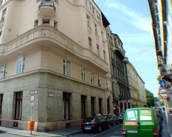 Boomerang Hostel - Budapest - Building
