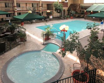 Clarion Inn - Fort Collins - Pool