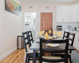 14-1 Warm & Cozy 3BR Apt in Milton - Milton - Dining room