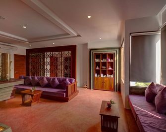 غولدن تيمبل ريتريت - سيم ريب - غرفة معيشة