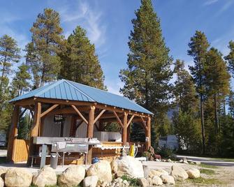 Blue River Cabins Campground & Rv Park - Blue River - Patio