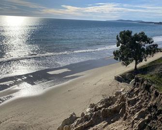 Cabin on the American Riviera - Carpinteria - Beach