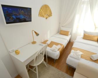 Gold Hotel - Yekaterinburg - Bedroom