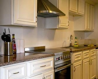 Casa dos Cal os in S o Mateus da Calheta - Angra do Heroísmo - Kitchen