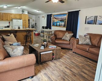 Lake fun and fishing! - Eufaula - Living room