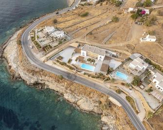 Villa Frear -Two waterfront villas with infinity pool - Koundouros - Edificio