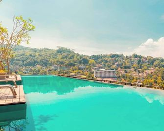 Thilanka Hotel - Kandy - Havuz