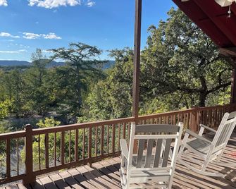 River Is Your Backyard! - Leakey - Balcony