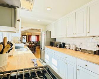 Entire House Right In Stamford's Heart - Stamford - Kitchen