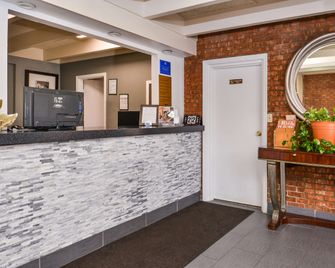 Americas Best Value Inn Augusta Historic Downtown - Augusta - Front desk