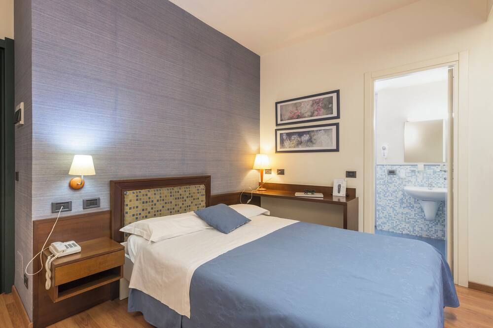 هوتل مونتريال - راغوزا - غرفة نوم