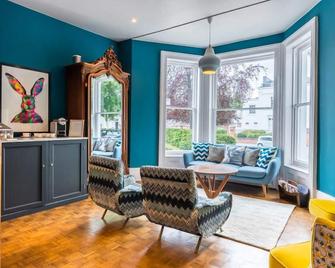 The High Field Town House - Birmingham - Living room