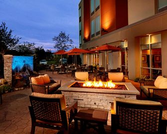 SpringHill Suites by Marriott Pittsburgh Latrobe - Latrobe - Patio