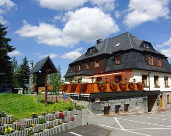 Hotel Vierenstraße - Sehmatal - Bygning