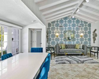 Old Blue Eyes - A Desert Getaway - Palm Springs - Wohnzimmer