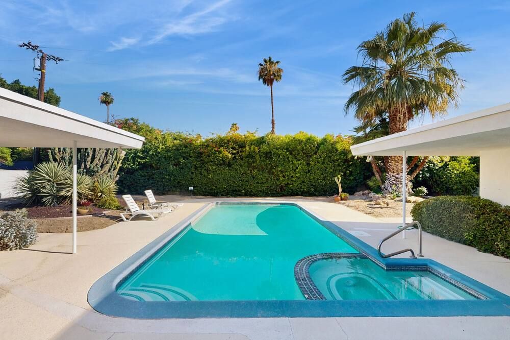 Classic '50s Home w/ a Private Pool, Spa, & Gas Grill - Close to Downtown - פאלם ספירנגס - בריכה
