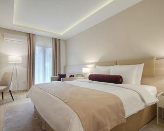 Hotel Vela - Budva - Bedroom