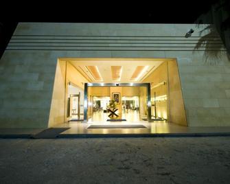 Amman Airport Hotel - Amman - Toà nhà