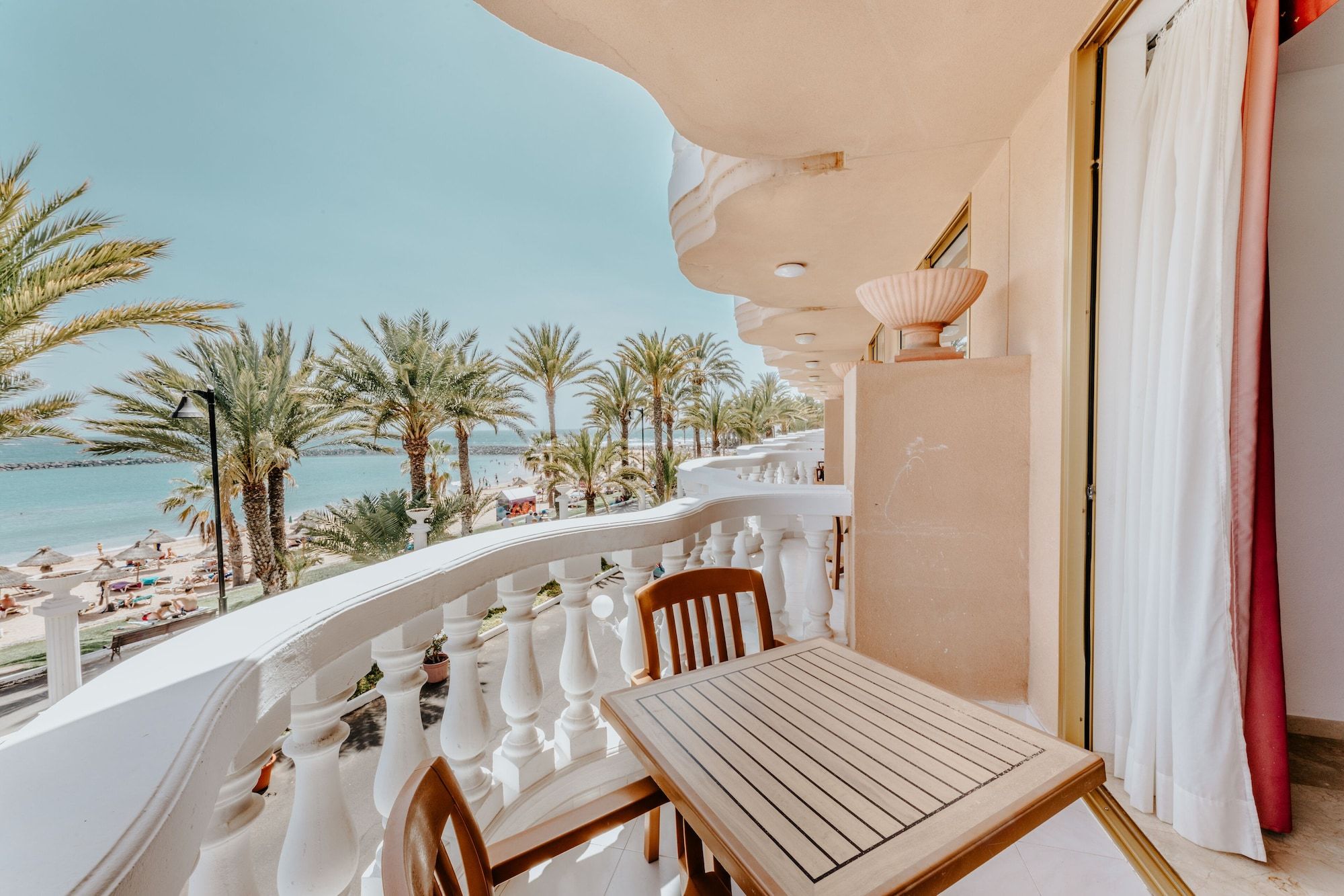 Hotel Cleopatra Palace - ארונה - מרפסת