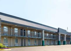 Quality Inn - Hurricane Mills - Building