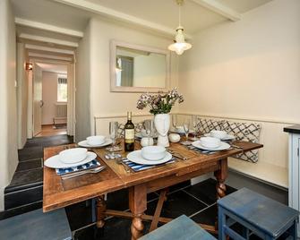 Pengarth Cottage - Four Bedroom House, Sleeps 7 - Abersoch - Dining room