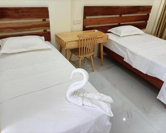 Speed 8 Inn Moalboal - Moalboal - Schlafzimmer