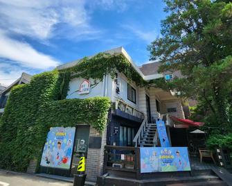 Little Star Guesthouse - Seoul - Building