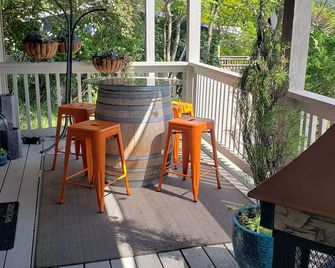 Stunning Views~brbeulaire, A MCM Hillside Retreat Suite. Brbeautiful Views~ - Roseburg - Balkon