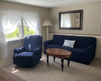 The Bluffs Cottage - Machias - Sala de estar