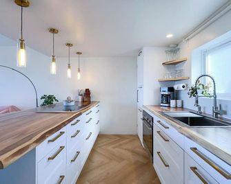 Modern Classic, Lake Views - Kincardine - Kitchen