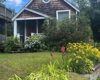 Charming 1-bedroom bungalow with AC in Brattleboro - Brattleboro - Näkymät ulkona