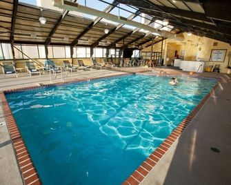 Ocean Sands Resort with a nice Oceanfront Balcony - Virginia Beach - Piscina