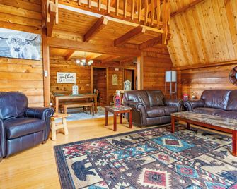 Rustic Fancy Gap Vacation Rental with Fire Pit - Fancy Gap - Living room