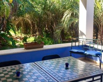 A Boat In The Wooden Holiday Home - Terrasini - Patio
