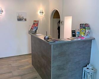 Hotel Restaurant zur Post - Wuppertal - Front desk
