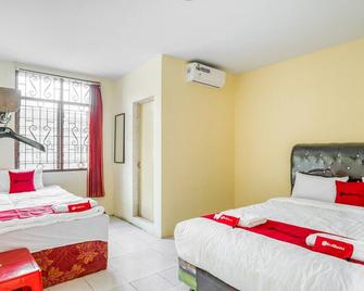 RedDoorz Plus Near Rsud Dr. Pirngadi Medan 2 - Medan - Habitación