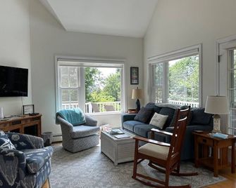 Beautifully landscaped, Spacious home, conveniently located in Harpswell - Bailey Island - Sala de estar