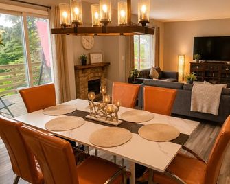 Insurance & Workers | 5 Beds | Easy S - Grayslake - Dining room