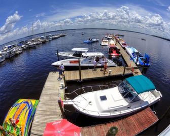 Crystal Cove Riverfront Resort - Palatka