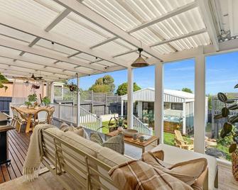 Sol Yarra Valley Barrel Sauna Spa Urban List - Yarra Glen - Balcony