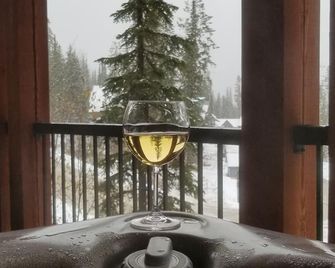 Slope Side Luxury Open Beam Townhome Private Hot Tub - True - Ski-in-out - Golden - Balcon