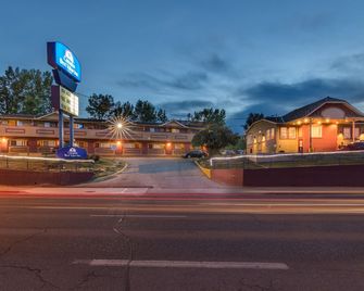 Canadas Best Value Inn Chinook Station - Calgary - Building
