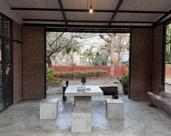 Ploy resort buriram - Buriram - Innenhof