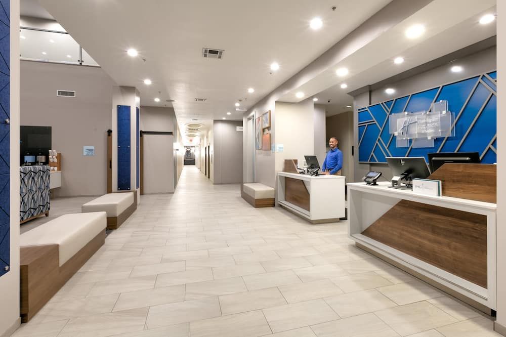 Holiday Inn Express & Suites North Dallas At Preston By IHG - דאלאס - בניין