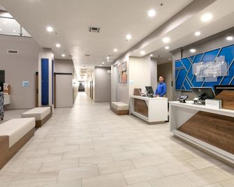 Holiday Inn Express & Suites North Dallas At Preston By IHG - Dallas - Building