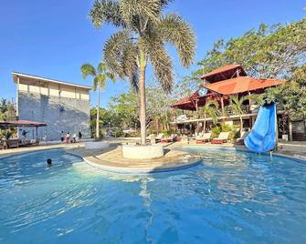Surf Ranch Hotel & Resort - San Juan del Sur - Piscina
